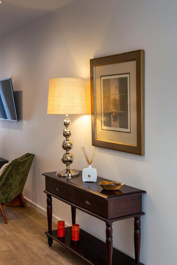 Stupendo- Two Rooms, Patio With Refreshing Pond-Center-Air Conditioning-Free Park Lisbon Exterior photo
